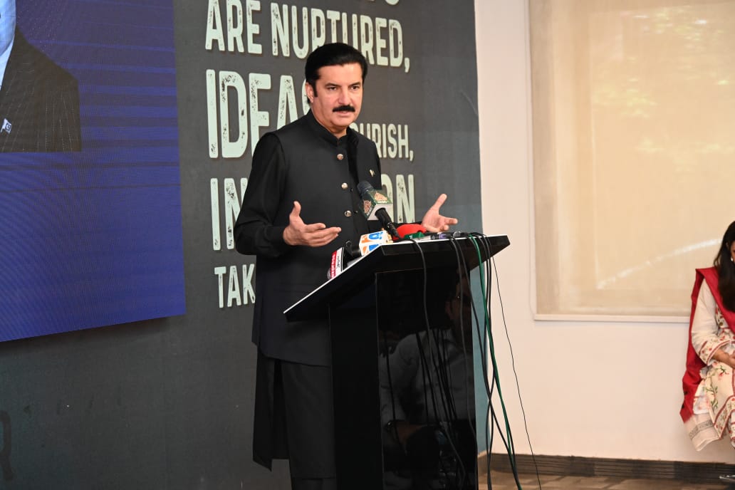 Governor urges greater investment in IT, AI