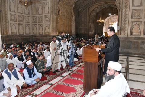  Kundi addresses Friday congregation at Badshahi Masjid, Lahore